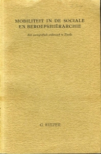 Mobiliteit in de sociale en beroepshiërarchie. Een sociografisch onderzoek te Zwolle. Proefschrift met stellingen. — KUIPER, G.