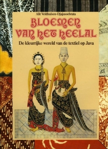 Bloemen van het heelal. De kleurrijke wereld van textiel op Java — Veldhuisen, Djajasoebrata