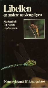 Libellen en andere netvleugeligen. Natuurgids in kleuren over uiterlijk, ontwikkeling, levenswijze en gedrag der Netvleugeligen. Natuurgids met 141 kleurenfoto`s — SANDHALL, A, / NORLING, U. / SVENSON, B.