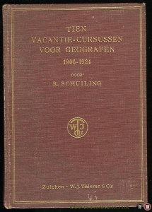Tien vacantie-cursussen voor geografen 1906-1924, met foto's en kaarten — SCHUIJLING, R.