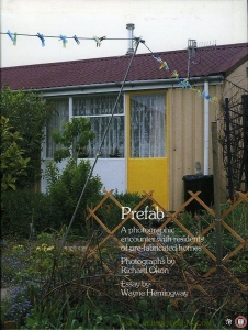 Prefab. A Photographic Encounter with Residents of Pre-Fabricated Homes. — Hemingway, Wayne (essay) / Richard Okan (photography)