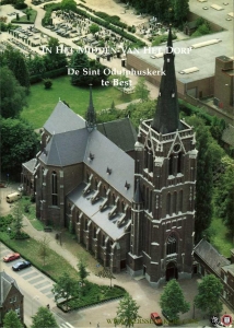 In het midden van het dorp , De Sint Odulphuskerk te Best — MAAS, H. / HEIJNINGEN, H. van / e.a